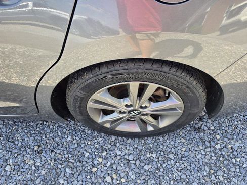 Used 2018 Hyundai Elantra Value Edition FWD image 5