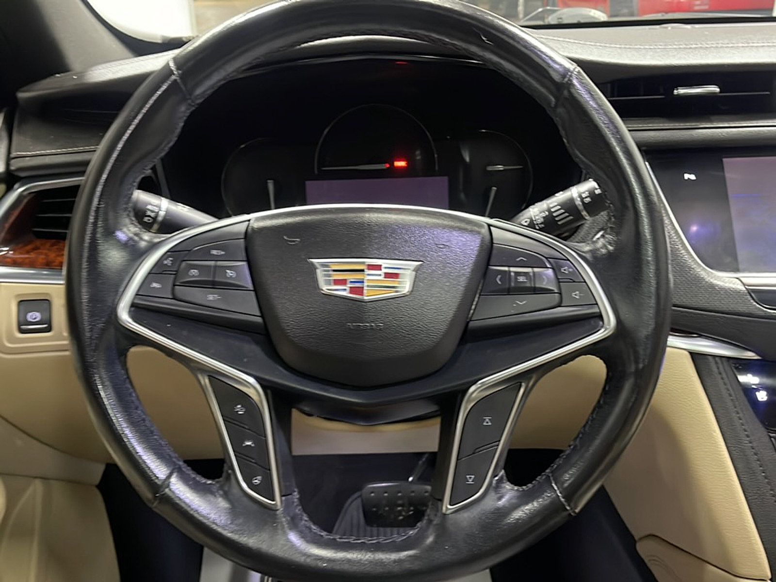 Used 2019 Cadillac XT5 Premium Luxury FWD image 4