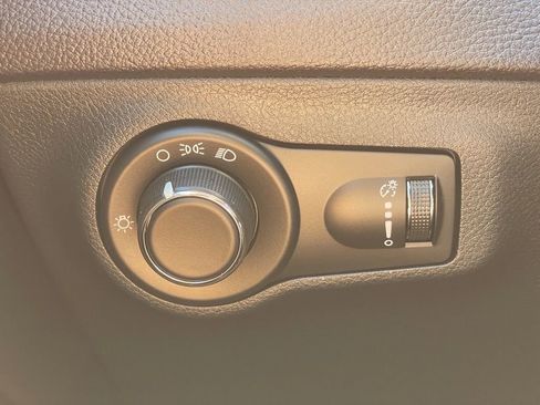 Used 2018 Jeep Compass Sport w/ Cold Weather Group image 18