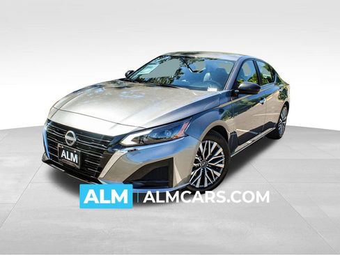 Used 2025 Nissan Altima 2.5 SV FWD image 1