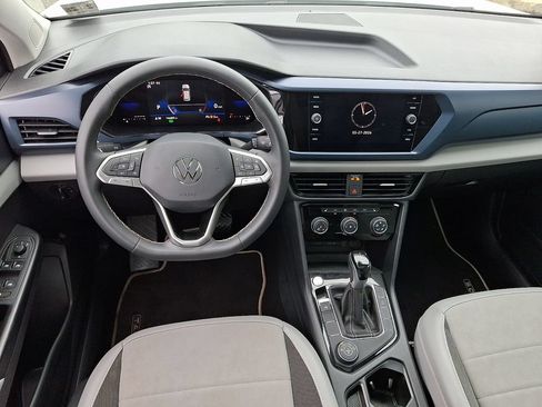 Used 2023 Volkswagen Taos SE w/ Panoramic Sunroof Package AWD/4WD image 11