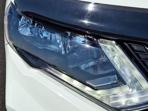 Used 2019 Nissan Rogue S AWD/4WD image 9