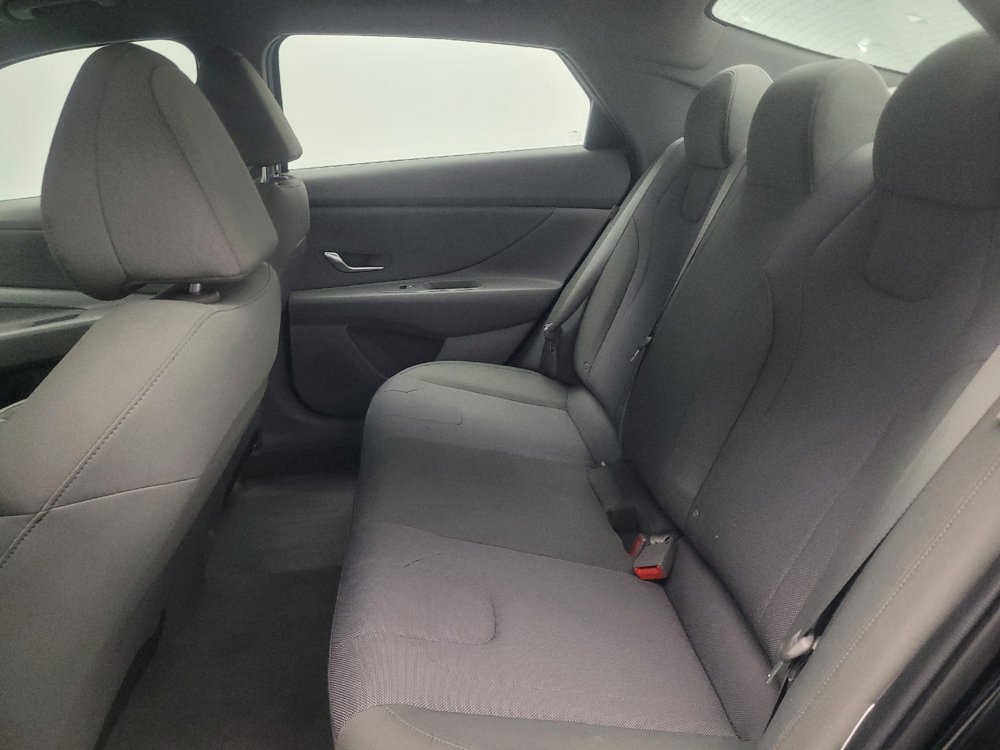 Used 2024 Hyundai Elantra SE FWD image 18