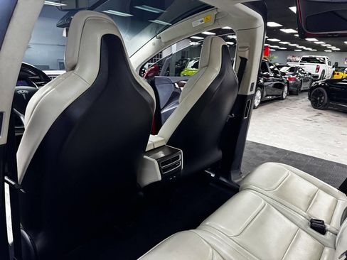 Used 2017 Tesla Model X 75D image 39