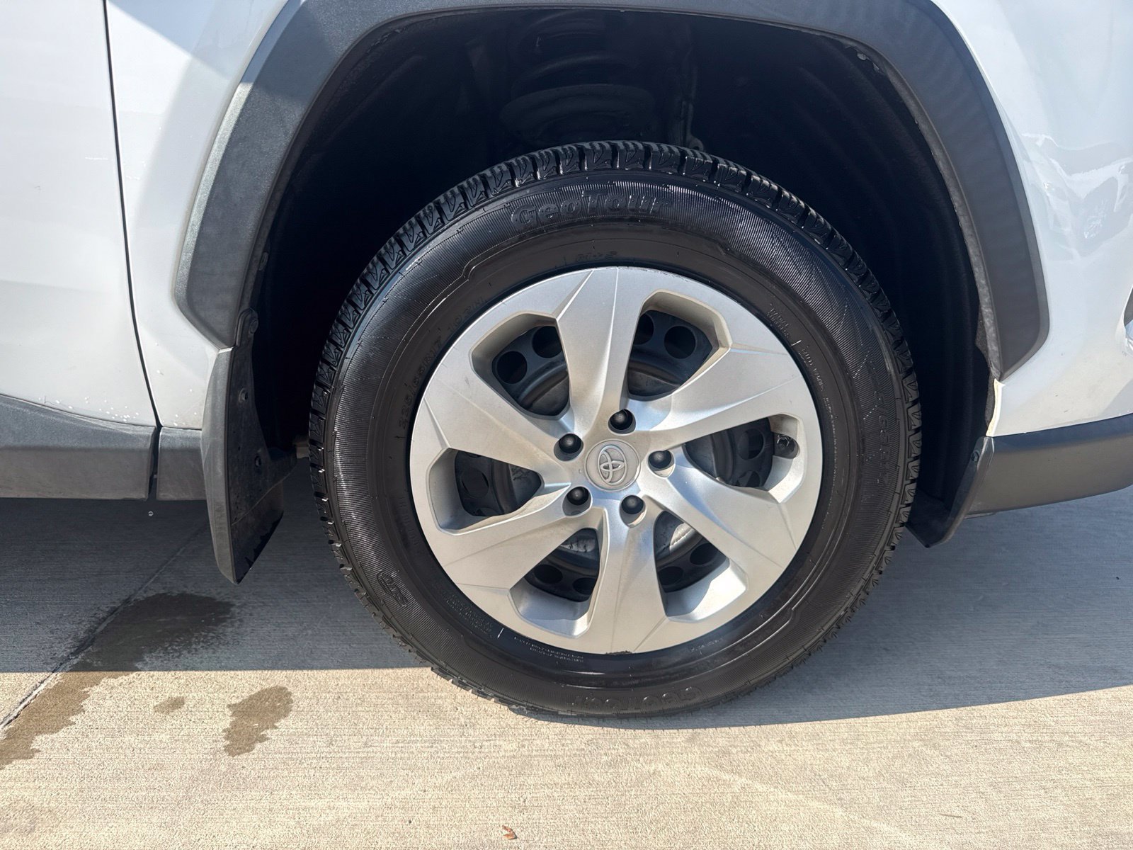 Used 2021 Toyota RAV4 LE w/ Carpet Mat Package (TMS) FWD image 26
