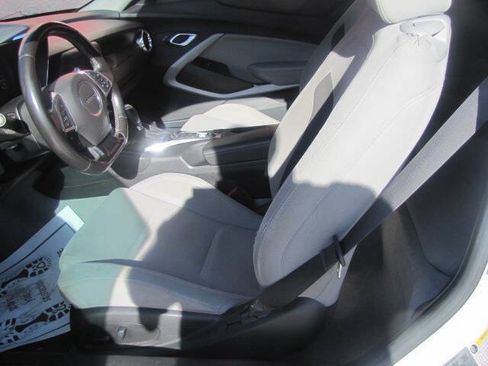 Used 2018 Chevrolet Camaro LT RWD image 10