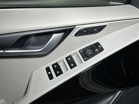 New 2025 Kia Niro Wave w/ Wave Preserve Package image 18