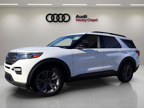 Used 2022 Ford Explorer XLT w/ Equipment Group 202A image 1