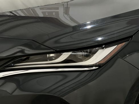 Used 2024 Toyota Venza XLE AWD/4WD image 13