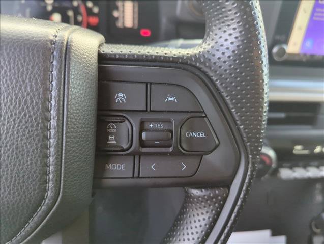 Certified 2025 Toyota Tacoma SR5 AWD/4WD image 17