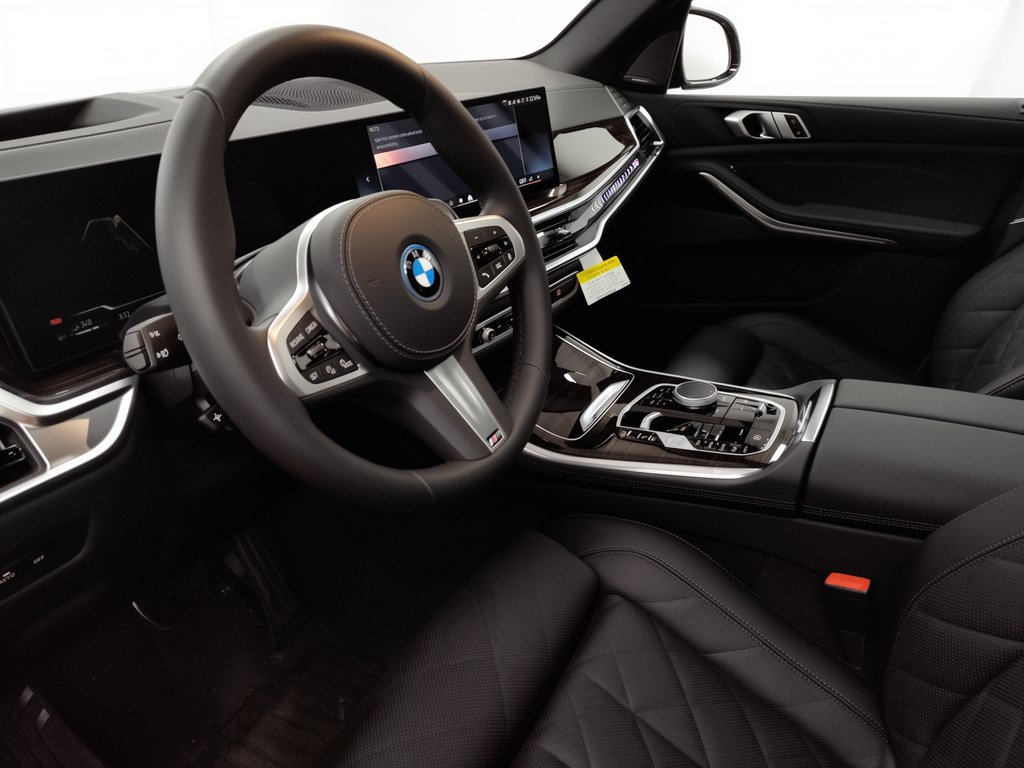 Used 2026 BMW X5 xDrive50e w/ M Sport Package AWD/4WD image 4