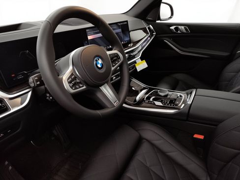 Used 2026 BMW X5 xDrive50e w/ M Sport Package AWD/4WD image 4