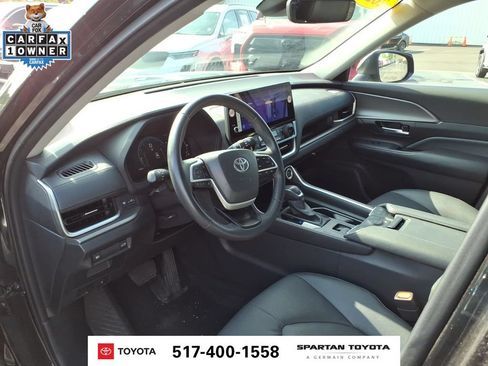 Used 2025 Toyota Grand Highlander AWD image 14