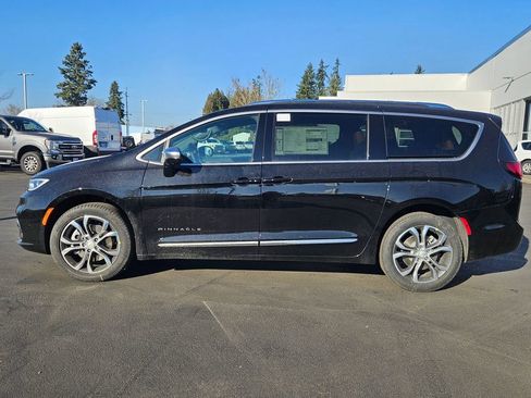 New 2026 Chrysler Pacifica Pinnacle image 3