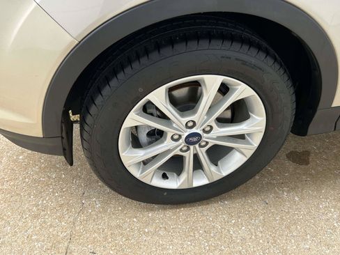 Used 2018 Ford Escape SE w/ SE Sync 3 Package FWD image 5