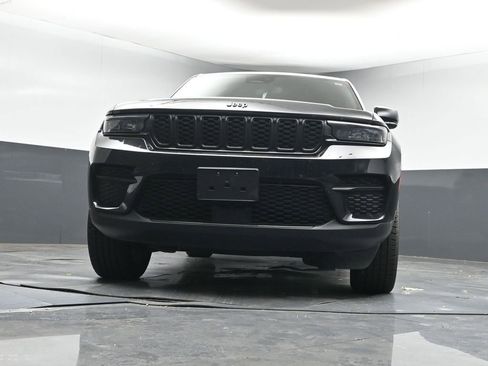 Used 2023 Jeep Grand Cherokee Altitude image 17