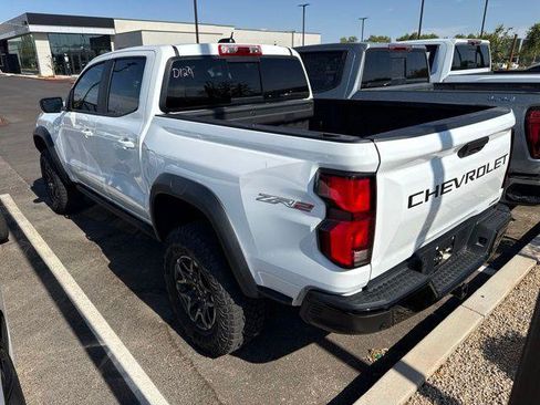 Used 2025 Chevrolet Colorado ZR2 w/ Technology Package AWD/4WD image 4
