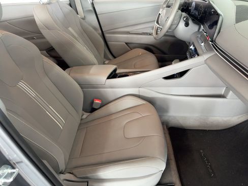 Used 2023 Hyundai Elantra SEL w/ Convenience Package image 27