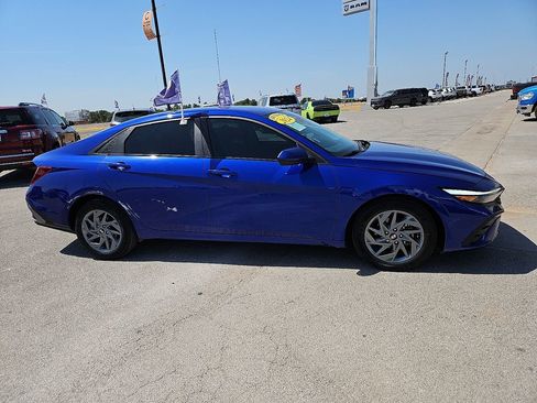 Used 2024 Hyundai Elantra SEL FWD image 9
