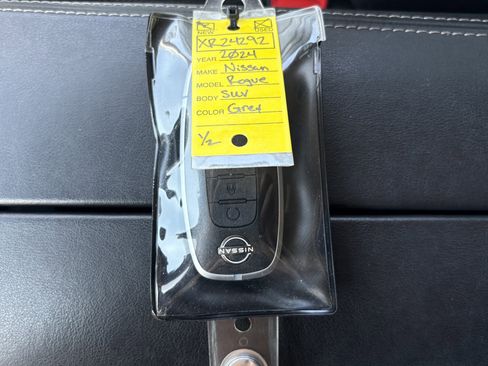 Used 2024 Nissan Rogue SV image 34