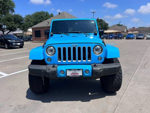 Used 2017 Jeep Wrangler Unlimited Sahara w/ Connectivity Group AWD/4WD image 5