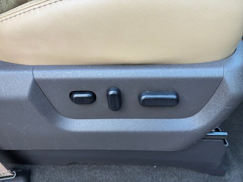 Used 2011 Ford F250 Lariat image 30