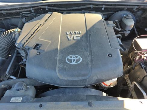 Used 2005 Toyota Tacoma PreRunner image 26