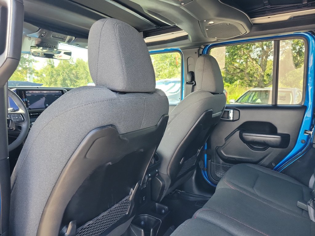 Used 2025 Jeep Wrangler Unlimited Rubicon w/ Safety Group AWD/4WD image 25