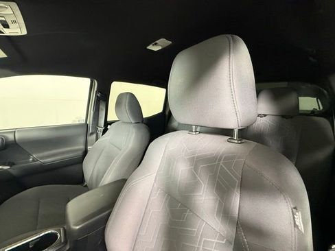 Used 2019 Toyota Tacoma TRD Off-Road AWD/4WD image 15