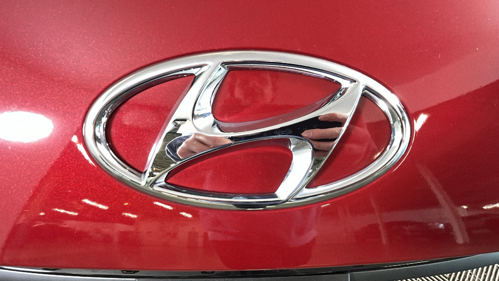 Certified 2022 Hyundai Kona Limited w/ Cargo Package AWD/4WD image 10