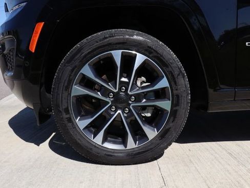 Used 2025 Jeep Grand Cherokee Overland w/ Adv Protech Group III AWD/4WD image 31
