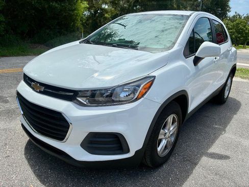 Used 2022 Chevrolet Trax LS w/ Tint and Cruise Package FWD image 1