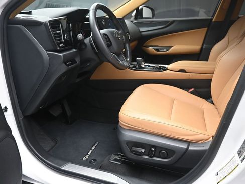 Used 2024 Lexus NX 250 FWD w/ Towing Package (2000 Lbs) image 17