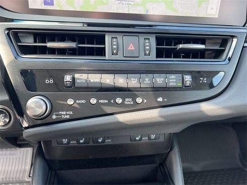 Used 2025 Lexus ES 350 w/ Premium Package image 17