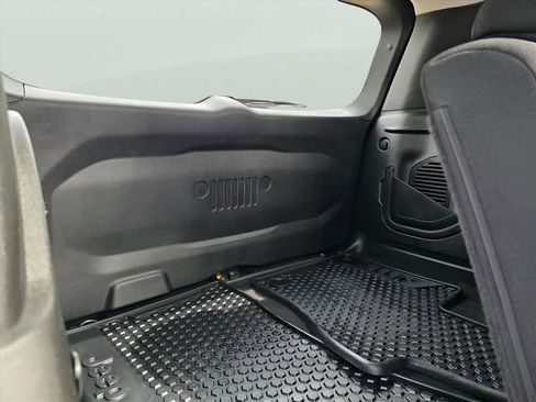 Used 2023 Jeep Renegade Altitude w/ Sun/Sound Group AWD/4WD image 28