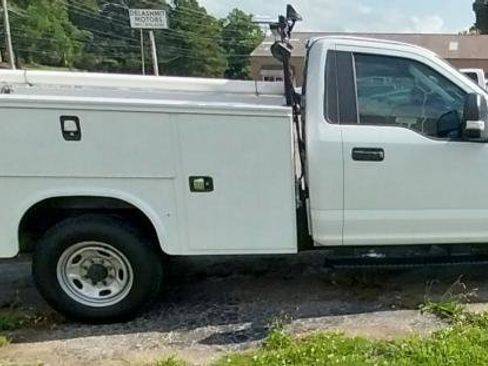 Used 2017 Ford F250 XL w/ Power Equipment Group RWD image 2