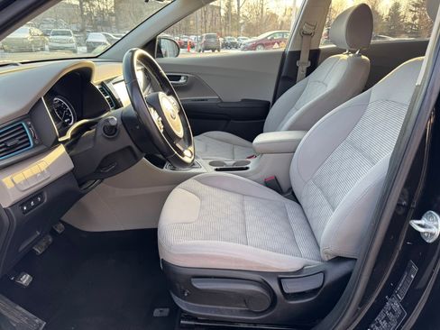 Used 2019 Kia Niro LX image 9