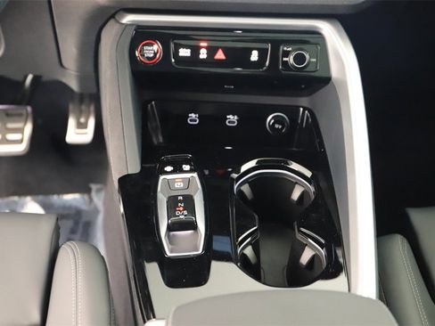 New 2025 Audi SQ5 Prestige image 20