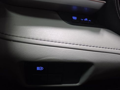 Used 2021 Toyota Highlander L image 26