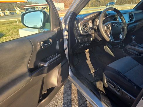 Used 2023 Toyota Tacoma TRD Off-Road w/ Technology Package image 6