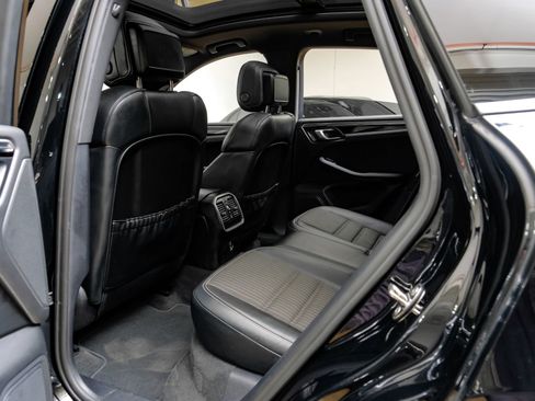 Used 2023 Porsche Macan Turbo AWD/4WD image 39