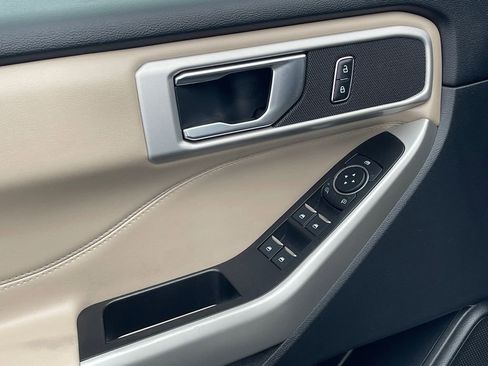 Used 2022 Ford Explorer XLT w/ Equipment Group 202A image 32