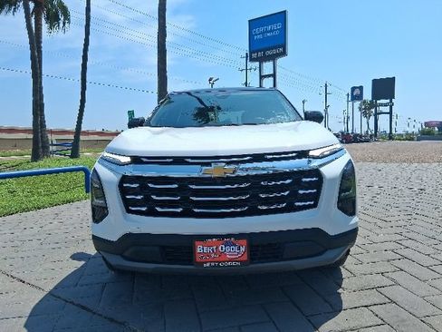 Used 2025 Chevrolet Equinox LT FWD image 2