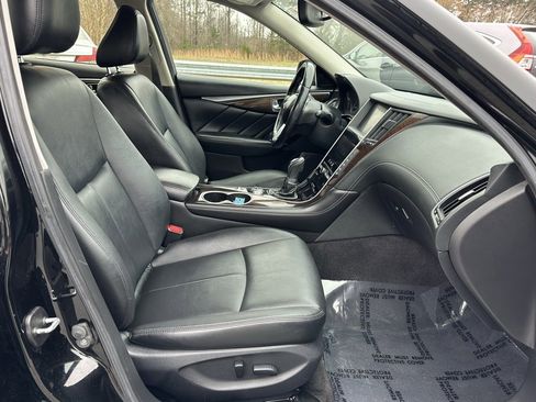 Used 2018 INFINITI Q50 Luxe w/ Essential Package (3.0T Luxe) image 17