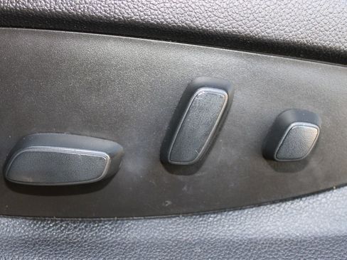 Used 2019 GMC Yukon XL SLT w/ Graphite Performance Edition image 10