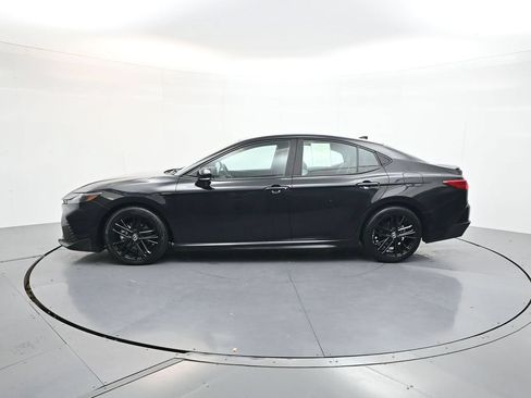 Used 2025 Toyota Camry SE FWD image 4
