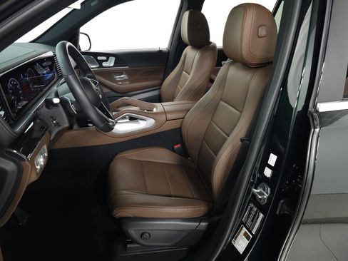 Used 2024 Mercedes-Benz GLS 450 4MATIC image 15