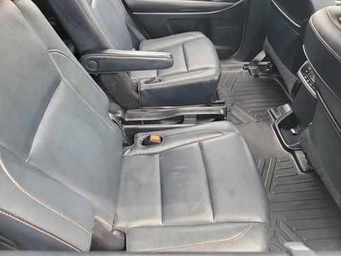 Used 2018 Toyota Highlander XLE image 16