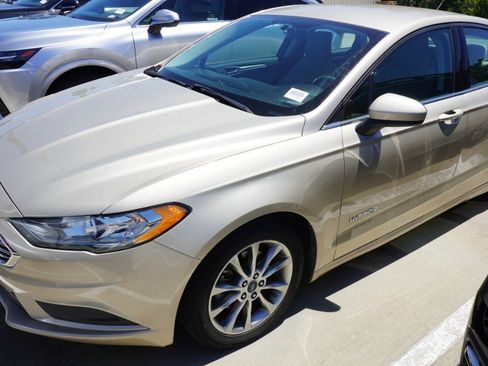 Used 2017 Ford Fusion S FWD image 4