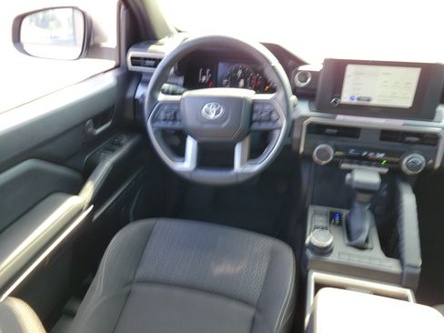 Used 2025 Toyota 4Runner SR5 AWD/4WD image 16